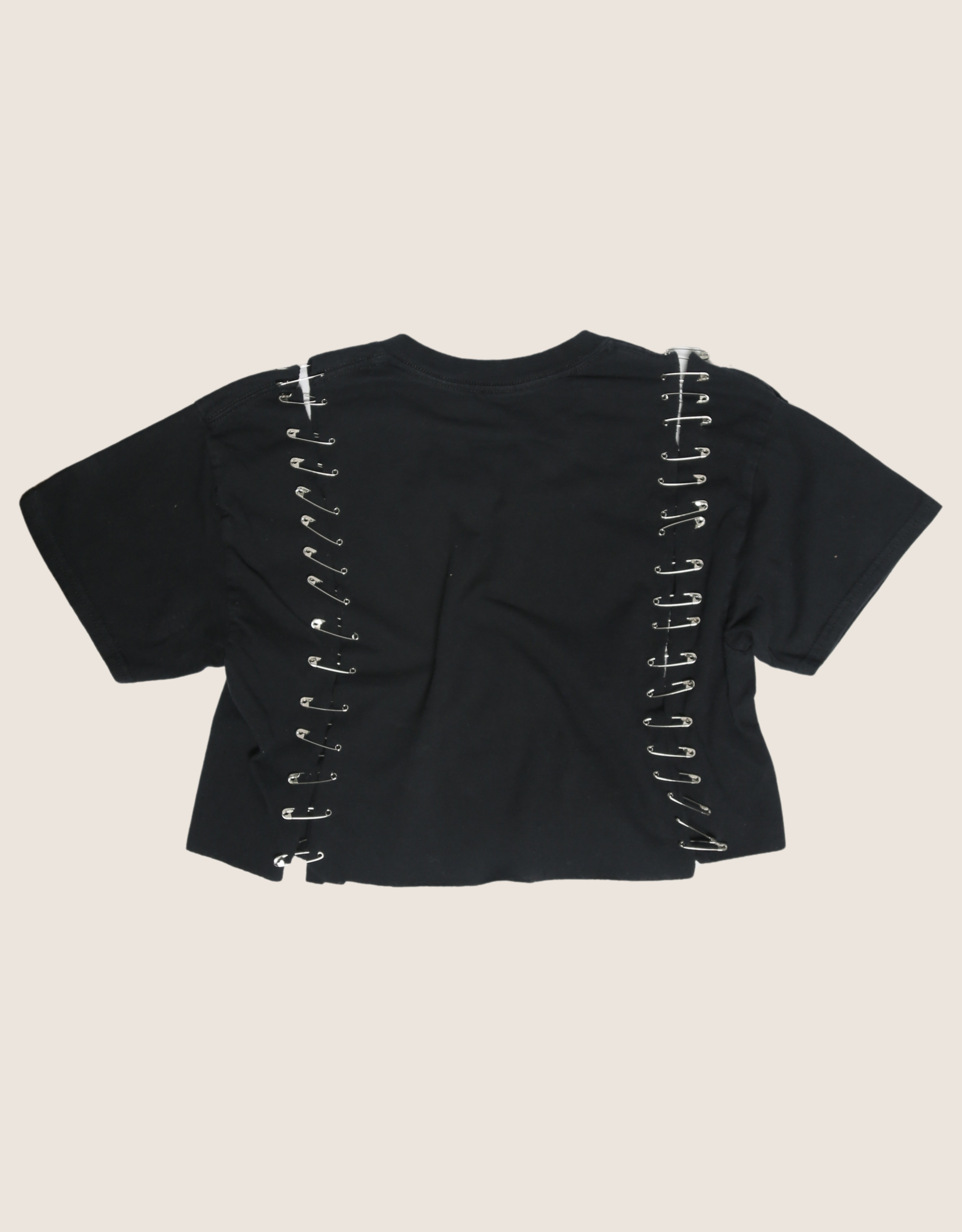 metallica cropped tee with safety pins