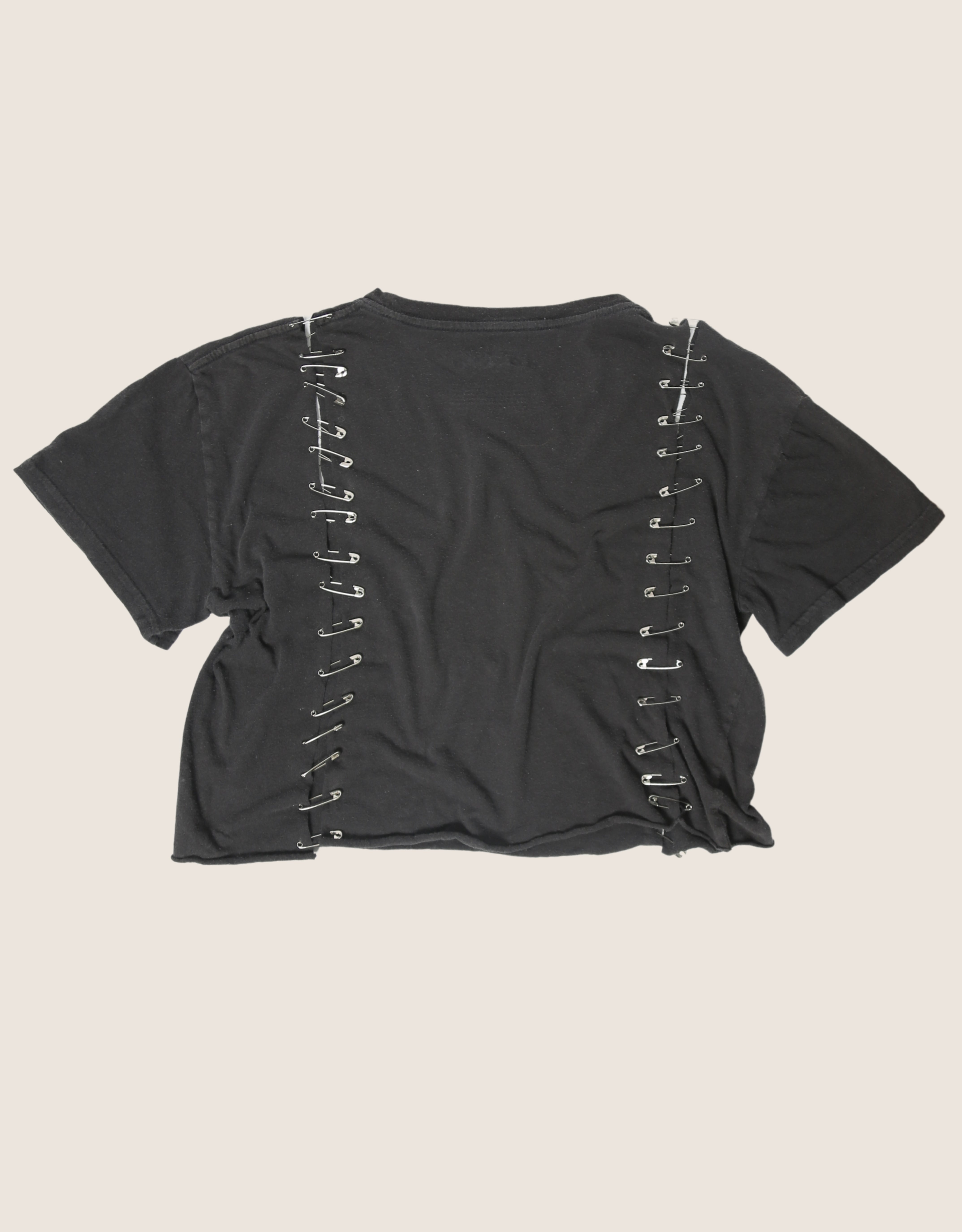rolling stones boxy cropped tee with safety pins